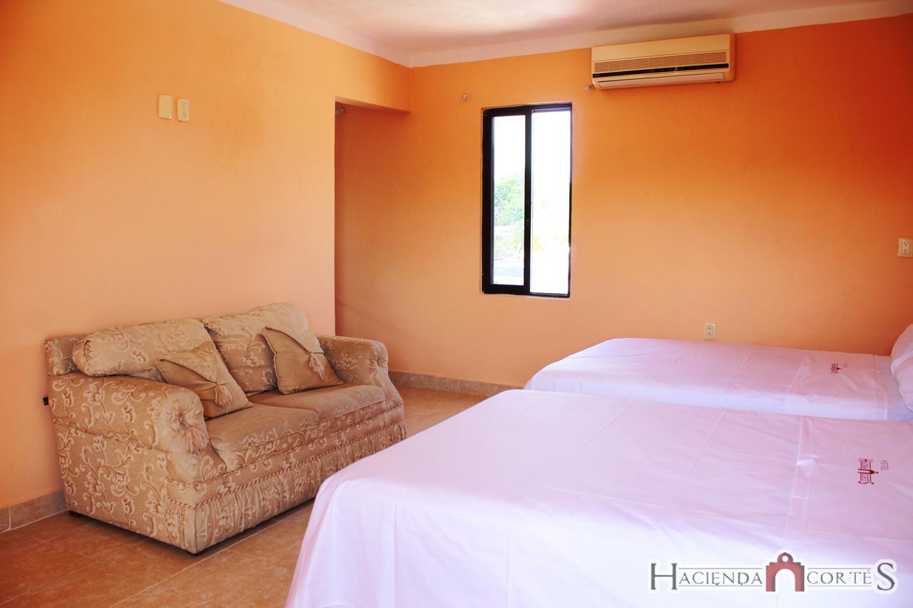 Hotel Hacienda Cortes Merida Bagian luar foto