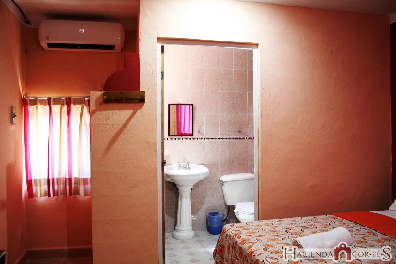 Hotel Hacienda Cortes Merida Bagian luar foto